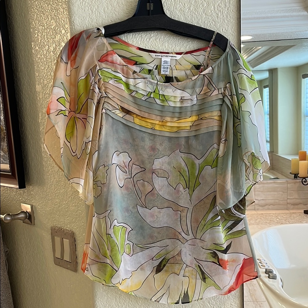 Diane von Furstenberg Cream and Coral Ruched Flutter Sleeve Blouse